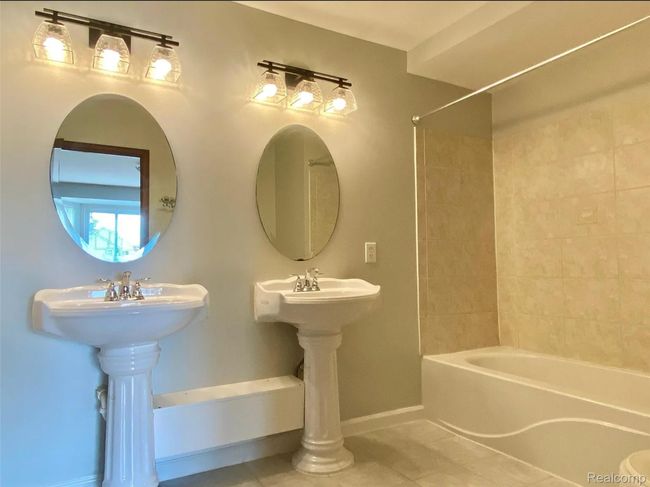 15 full bath.jpg | Image 13