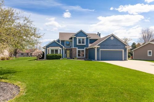 W227N2540 Meadowood Ln, Waukesha, WI, 53186-8840 | Card Image