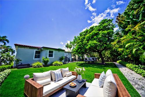 7 Montilla Ave, Coral Gables, FL, 33134-1844 | Card Image