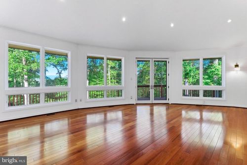 243 Aaron Mountain Rd, CASTLETON, VA, 22716-2825 | Card Image