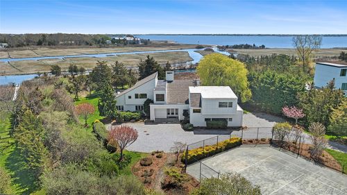 22 Tanners Neck Lane, Southampton, NY, 11977 | Card Image