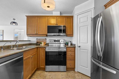 301-1110 17 St Sw, Calgary, AB, T3C3X3 | Card Image