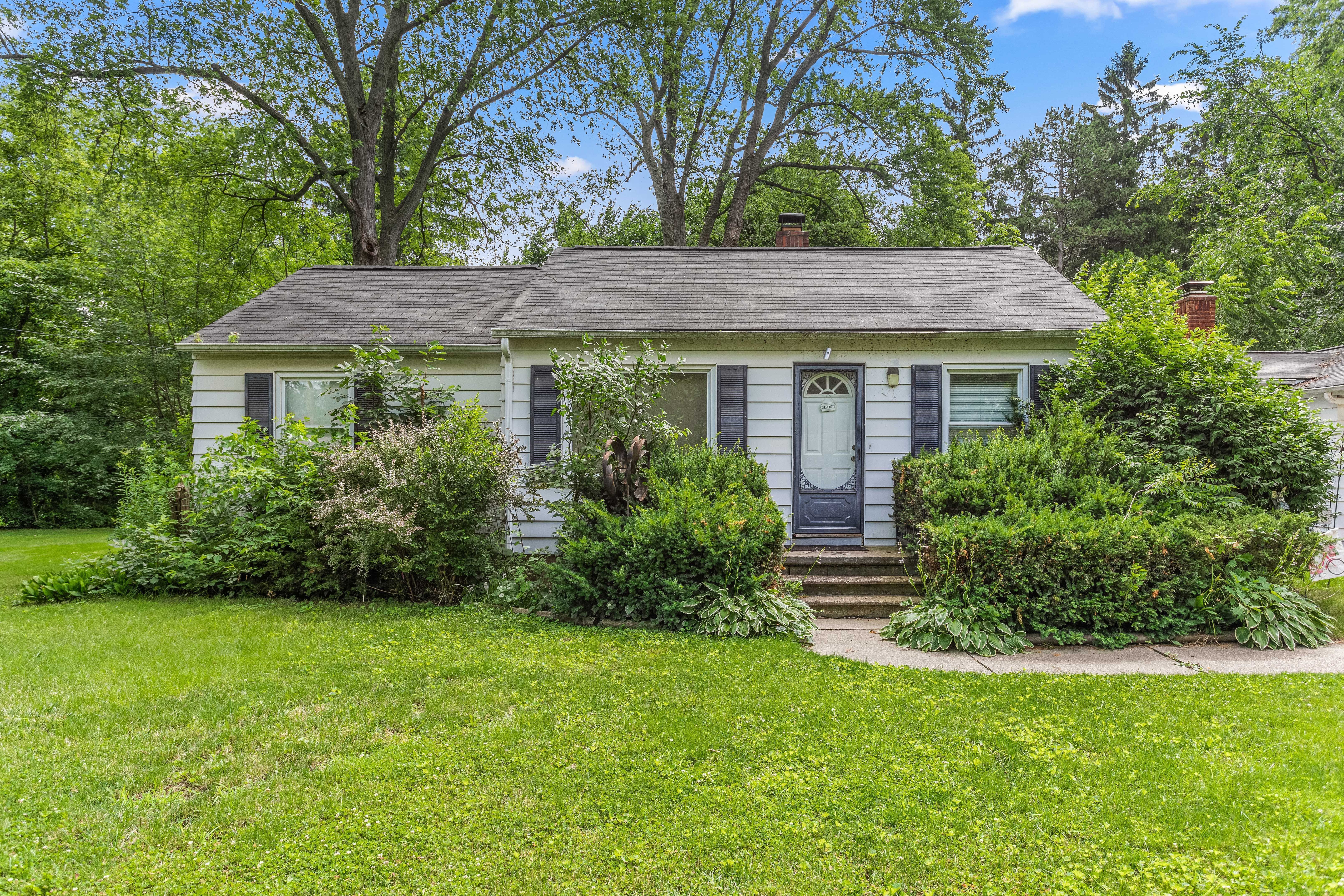 Kenford Rd, Waterford, MI 48329