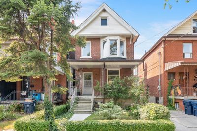 218 Montrose Ave, House other with 3 bedrooms, 2 bathrooms and 1 parking in Toronto ON | Image 1