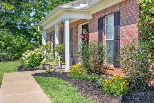 2402 Waterford Dr, Valley, AL, 36854-2670 | Card Image