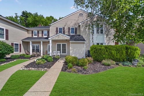 141 Villagegreen Ct, Warwick, NY, 10990-4237 | Card Image