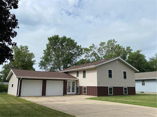 2011 Great Bend Blvd, Windom, MN, 56101-1034 | Card Image