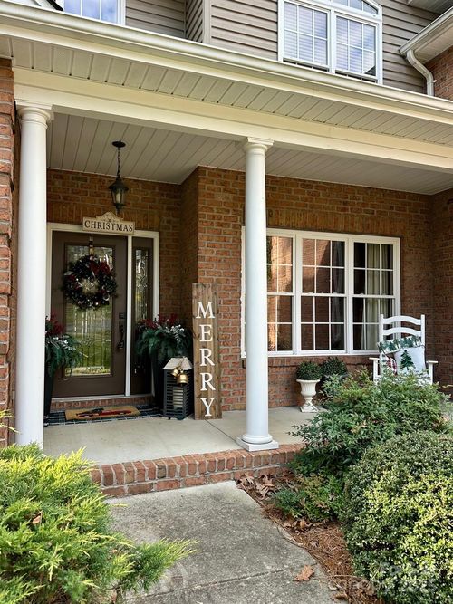 5005 Woodwinds Dr Ne, Hickory, NC, 28601-8792 | Card Image