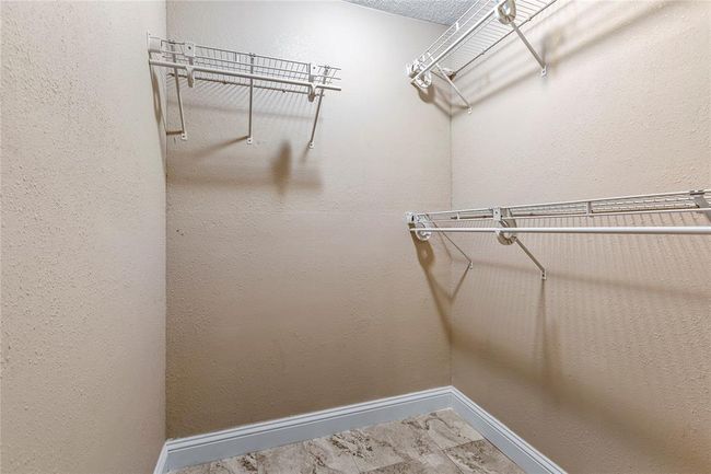 Closet | Image 21