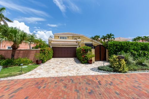 529 Pelican Way, Delray Beach, FL, 33483-8009 | Card Image