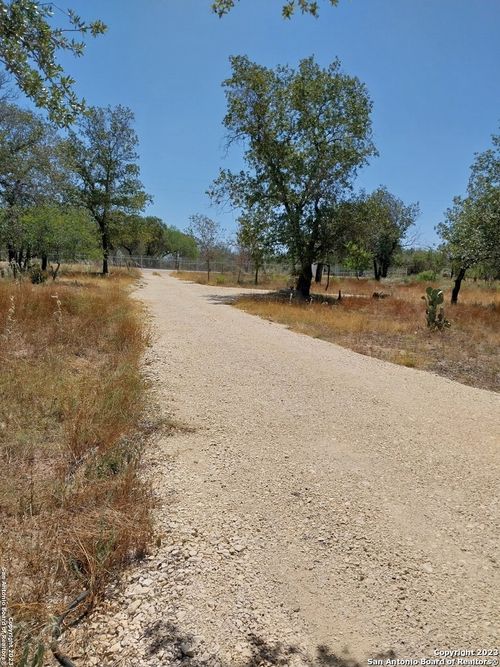 135 County Road 784, Natalia, TX, 78059-2058 | Card Image