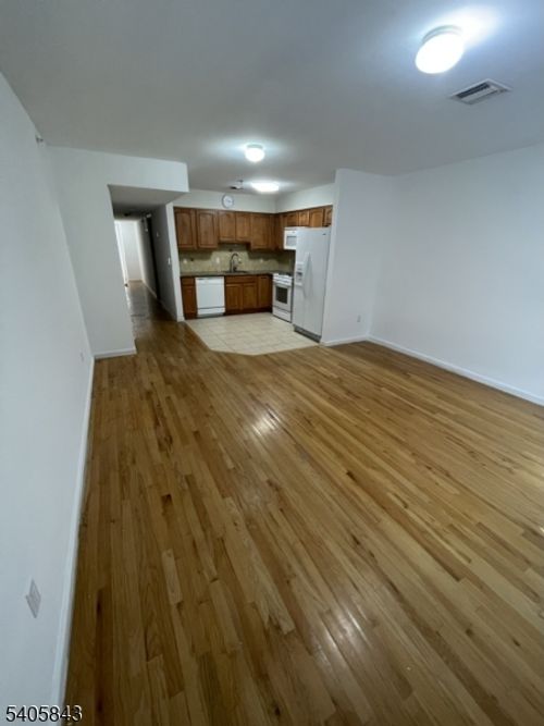 146 Ferry St, Newark, NJ, 07105-2133 | Card Image