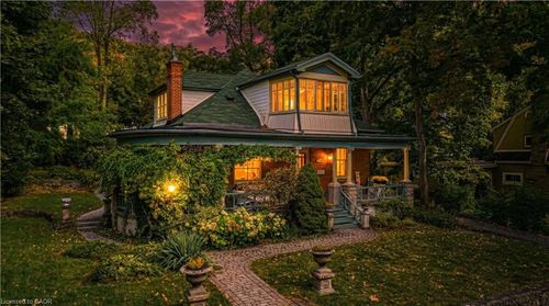 55 Cayley St, Dundas, ON, L9H2E6 | Card Image