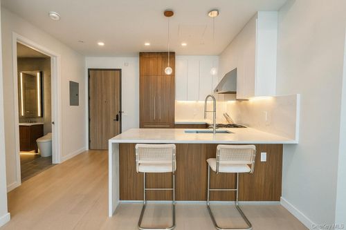 ph-h-35 Leavitt St, Flushing, NY, 11354-2951 | Card Image