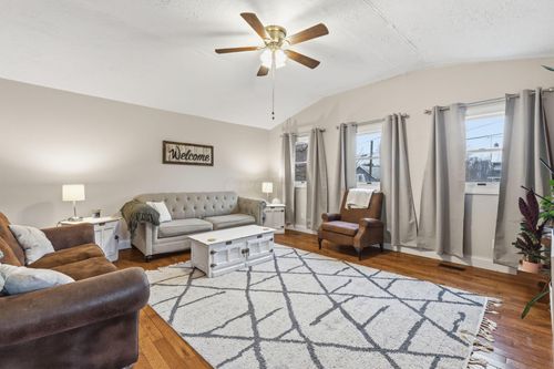 8 E Walnut St, Marengo, OH, 43334-9315 | Card Image