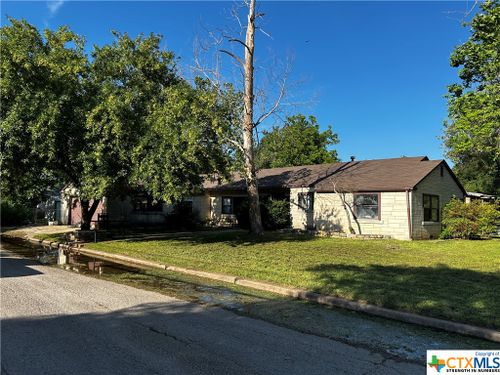 903 N Cherry St, Seguin, TX, 78155-4607 | Card Image