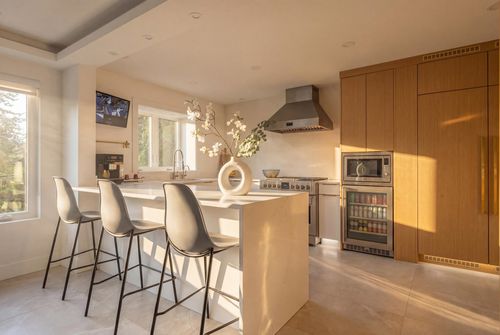 4283 Capilano Rd, North Vancouver, BC, V7R4J6 | Card Image