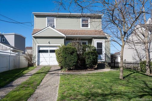 3468 4th St, Oceanside, NY, 11572-5104 | Card Image