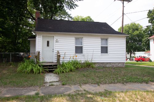 109 Hamilton St, Dowagiac, MI, 49047-1222 | Card Image