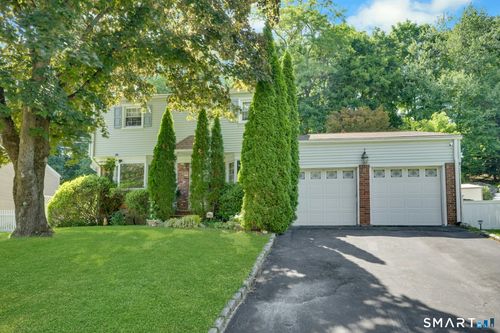 52 London Lane, Stamford, CT, 06902 | Card Image