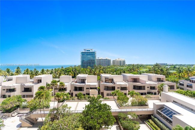 APT-633 - 201 Crandon Blvd, Condo with 2 bedrooms, 2 bathrooms and null parking in Key Biscayne FL | Image 5