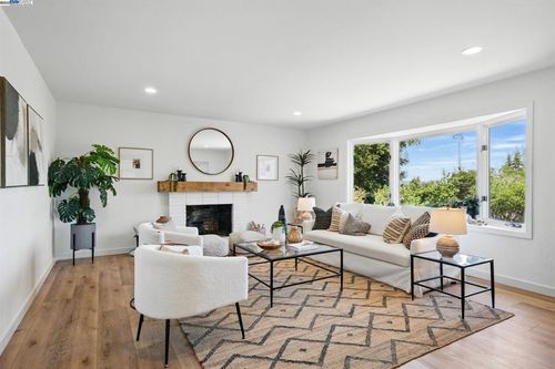 35 San Joaquin Pl, Novato, CA, 94947-1958 | Card Image