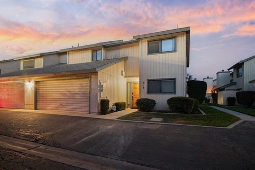 818 W Grand Ave, Porterville, CA, 93257-2033 | Card Image