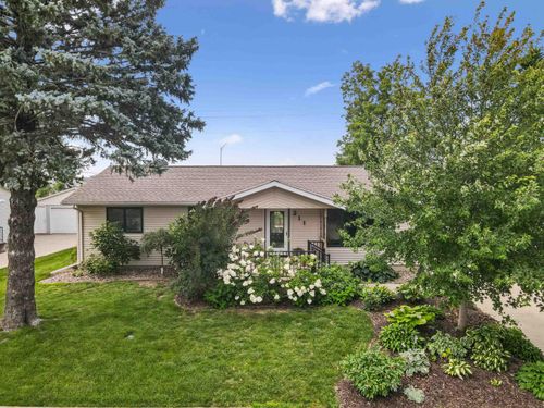 211 Spruce Hills Dr, Cedar Falls, IA, 50613-5503 | Card Image