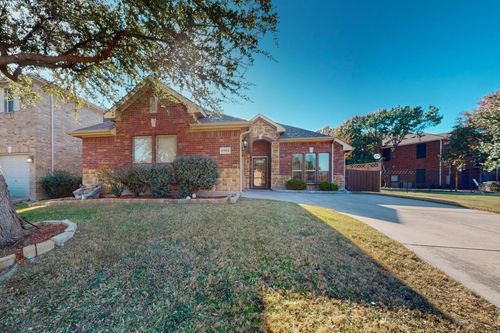 6904 Dream Dust Dr, North Richland Hills, TX, 76180-5118 | Card Image