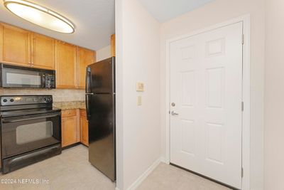 Tiled Foyer & Kitchen | Image 3