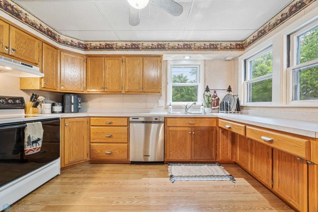 Newer flooring | Image 11