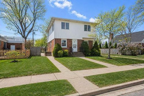 169 Wilton St, New Hyde Park, NY, 11040-3847 | Card Image