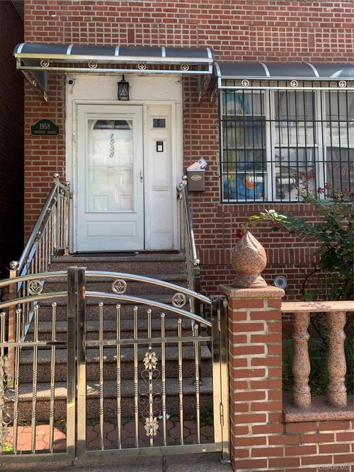 1958 Gleason Ave, Bronx, NY, 10472-5130 | Card Image