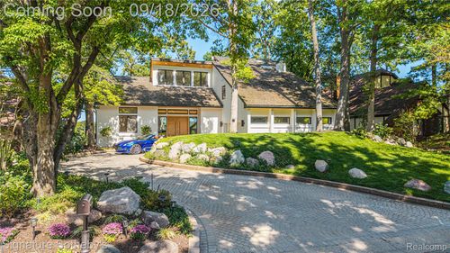 4451 Rolling Pine Dr, West Bloomfield, MI, 48323-1445 | Card Image