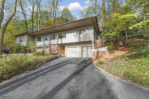 379 Park Slope, Mountainside, NJ, 07092-1414 | Card Image