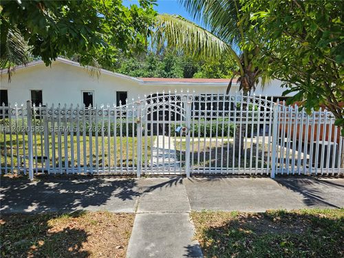 15851 Nw 37th Ct, Miami Gardens, FL, 33054-6333 | Card Image