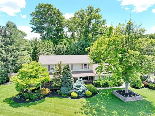 4 Plum Ct, Nanuet, NY, 10954-3743 | Card Image