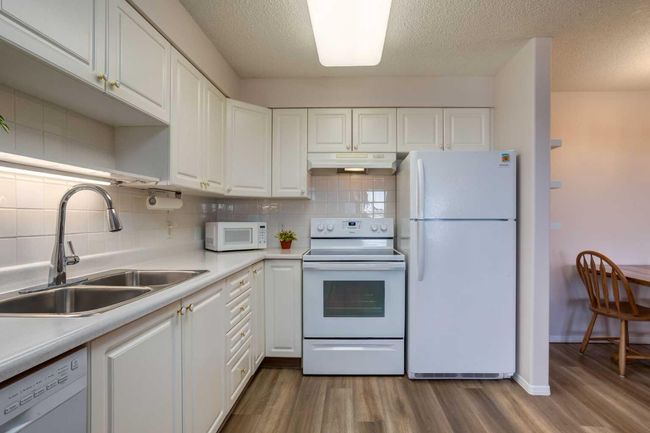 3414 - 3000 Millrise Pt Sw, Condo with 2 bedrooms, 2 bathrooms and 1 parking in Calgary AB | Image 7