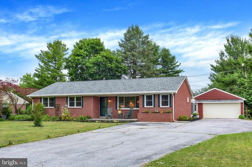225 E Glenn Rd, HERSHEY, PA, 17033-2127 | Card Image
