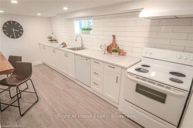 341 Vancouver St, House other with 4 bedrooms, 2 bathrooms and 5 parking in London ON | Image 10