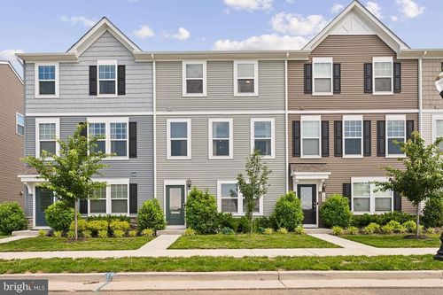 195 Presidents Pointe Ave, RANSON, WV, 25438-4812 | Card Image