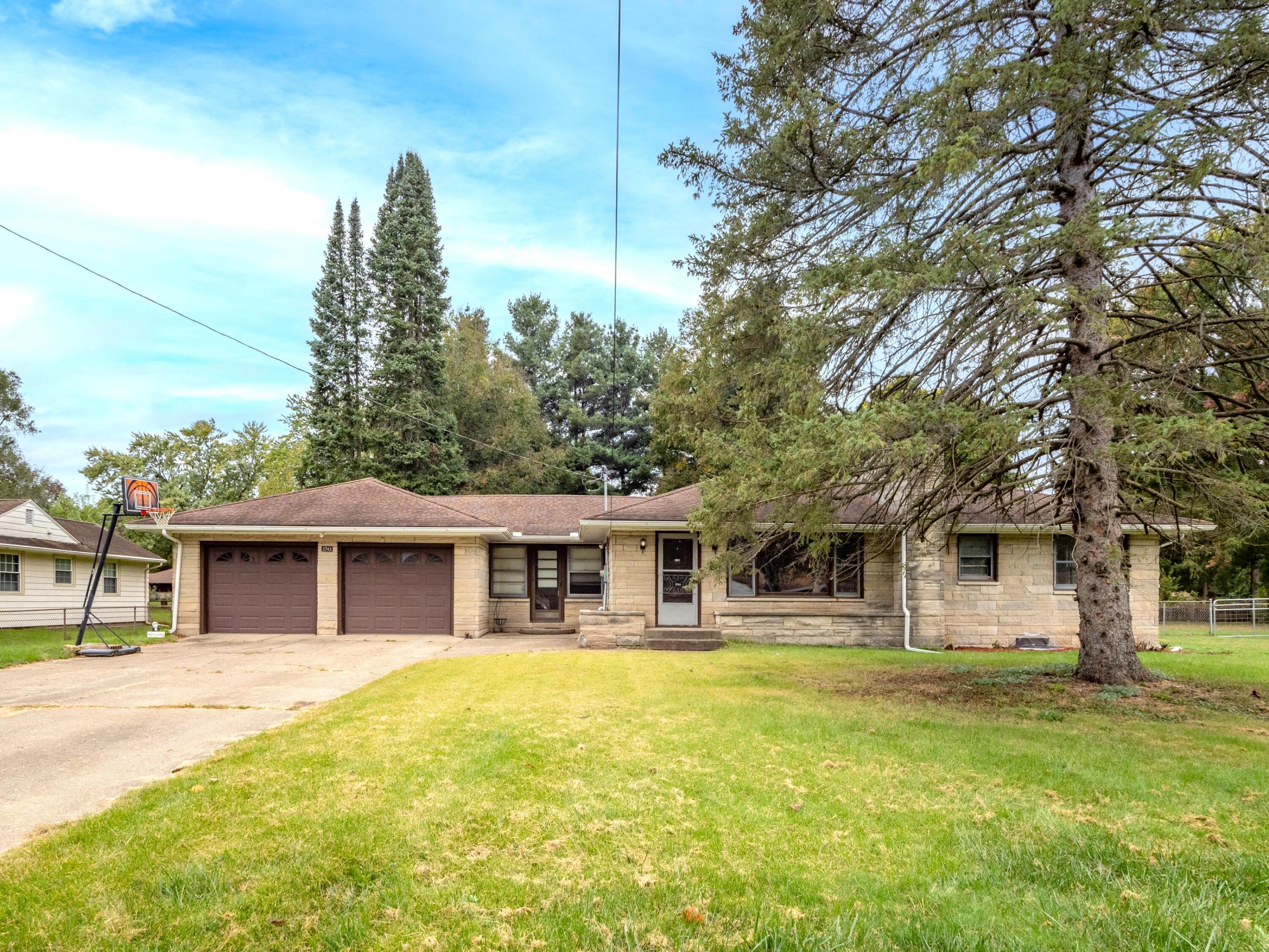 Saratoga Ave, Kalamazoo, MI 49048