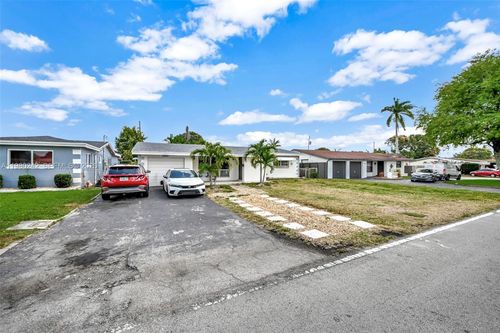 1811 Utopia Dr, Miramar, FL, 33023-2437 | Card Image