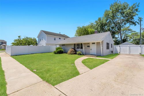 23 Kevin Lane, Oyster Bay, NY, 11714 | Card Image