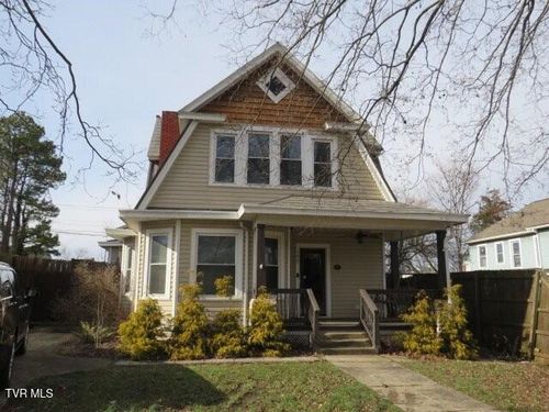 102 W Maple St, Johnson City, TN, 37604-6818 | Card Image