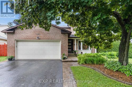 1660 Champneuf Dr, Orleans, ON, K1C4V7 | Card Image