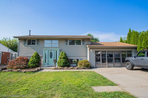 8453 Smethwick Rd, Sterling Heights, MI, 48312-1119 | Card Image