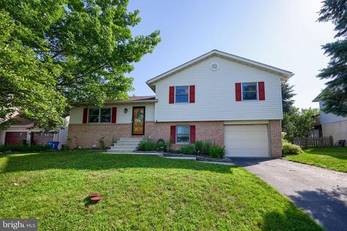 329 Sooner Ln, BLANDON, PA, 19510-9799 | Card Image