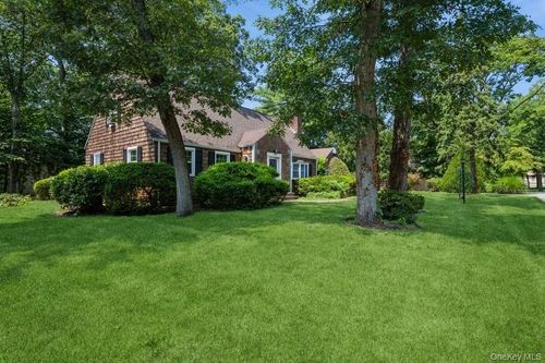 2 Short St, Roslyn Heights, NY, 11577-1631 | Card Image