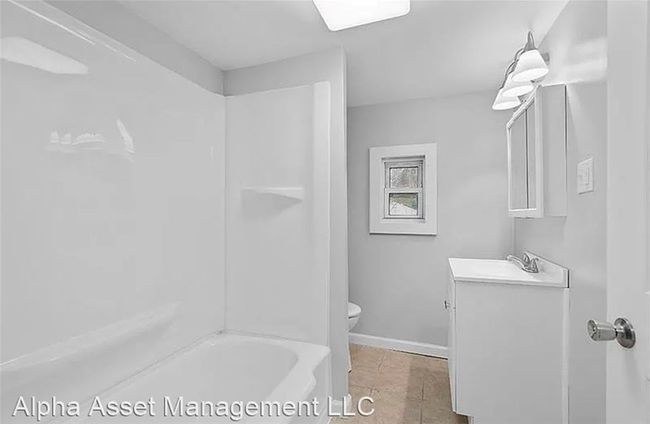 B - 6630 Library Road, Condo with 2 bedrooms, 1 bathrooms and 1 parking in South Park PA | Image 8